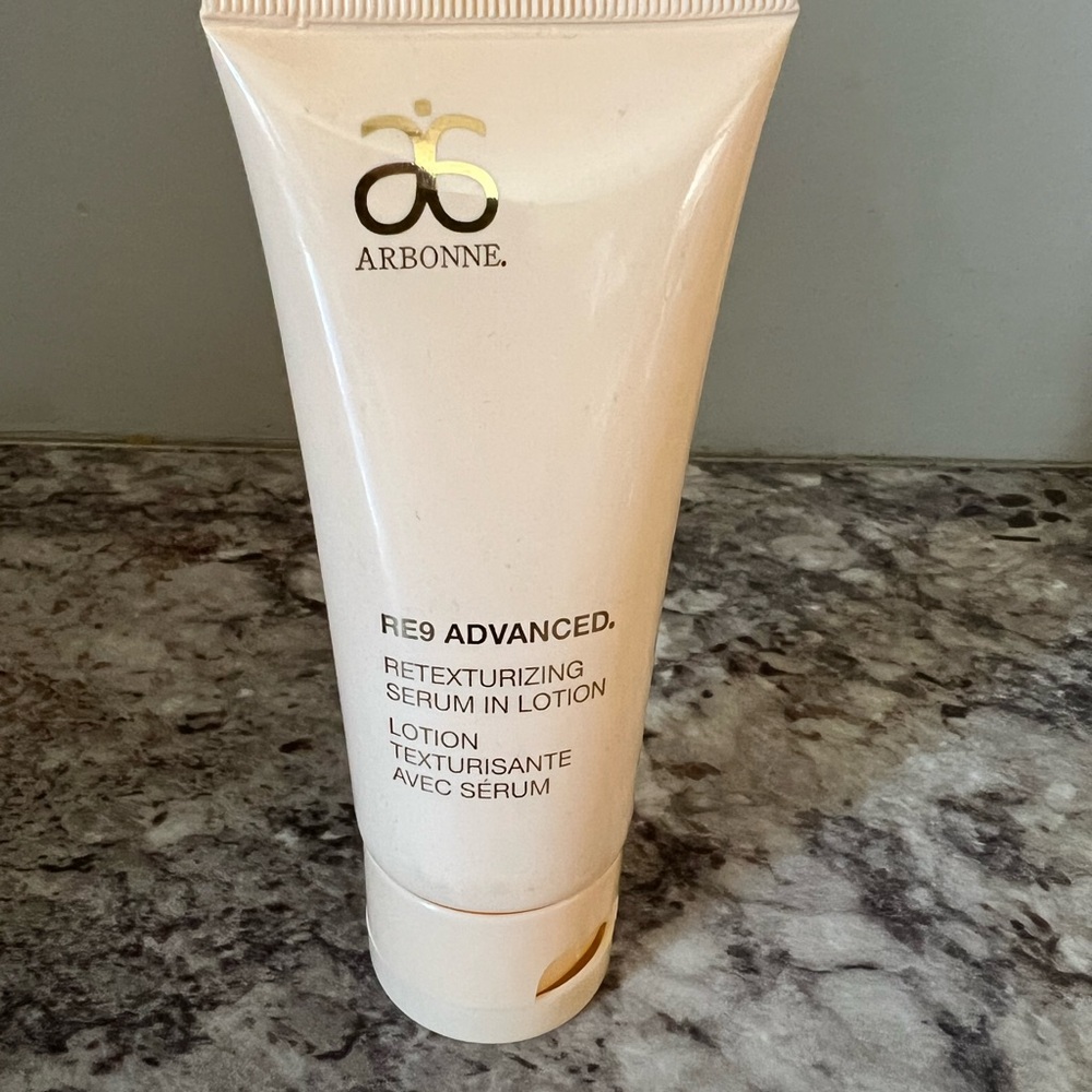 Arbonne RE9 Advanced Retexturizing Serum in Lotion